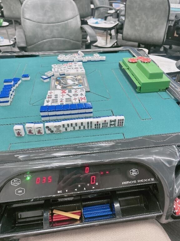 お休み中ずっと雀荘いました?