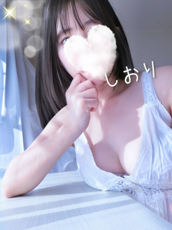 しおりです♡明日２８日(日)に出勤します♡