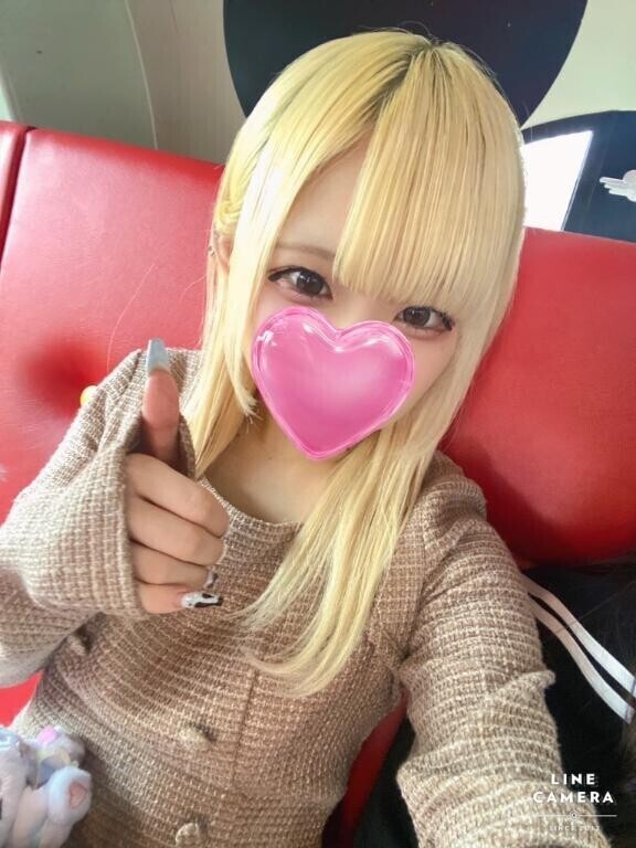 髪色も変えたの