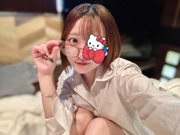 眼鏡女子?