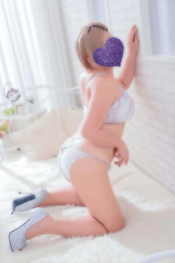 エロなビッチ全開でお尻で誘惑しちゃうよ💋