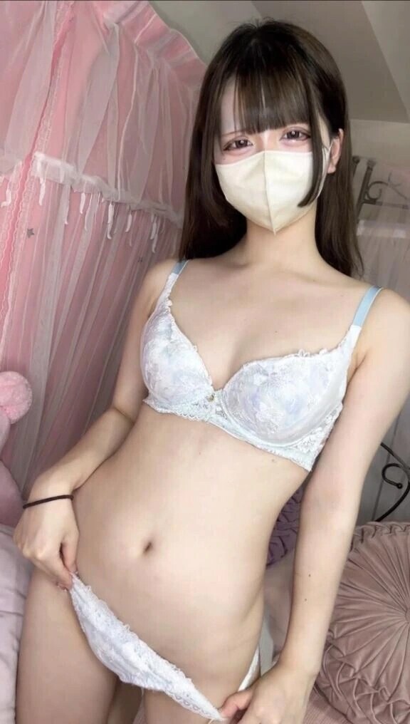 |•ω•,,)ﾁﾗｯ💓