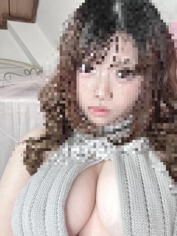 このセーターえち可愛い✨️🤤