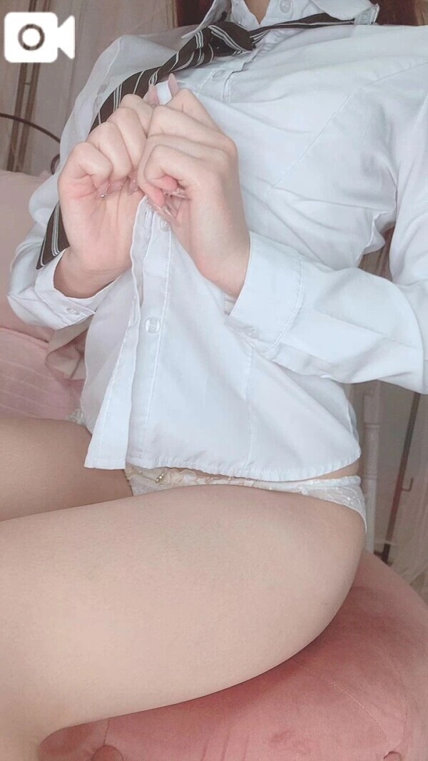 どんどん脱いでいく…💓
