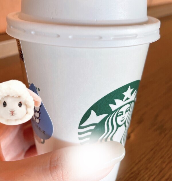通勤途中の朝カフェ好き（紙パンツday2）