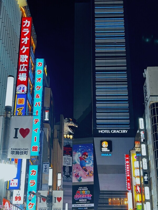 眠らない街で爆睡💤