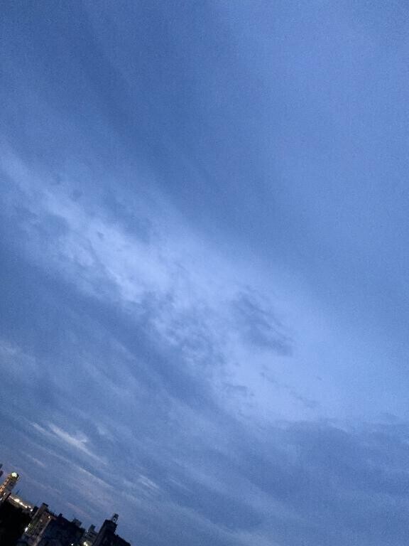 空が綺麗だ...?