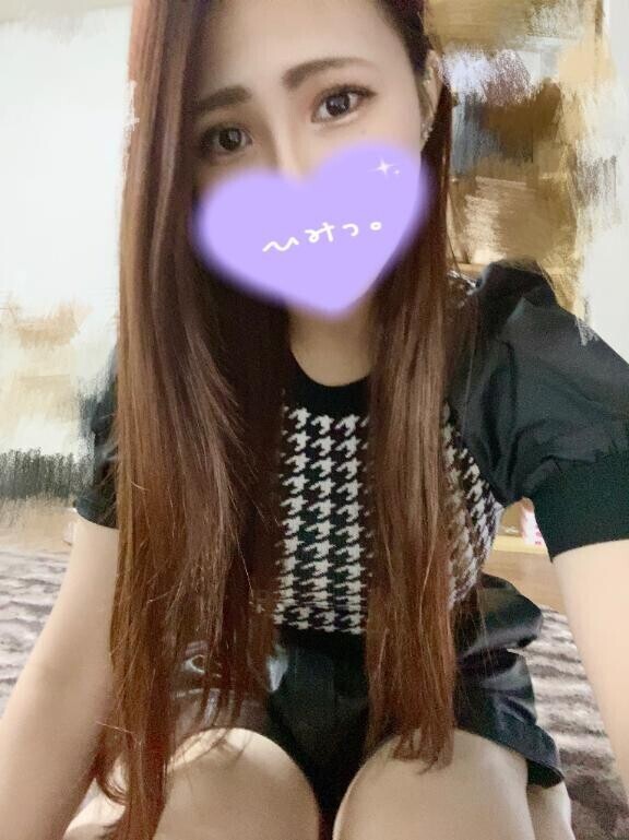 ?薄暗い部屋で2人で……?