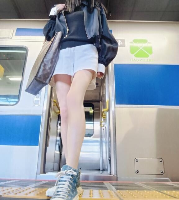黄色い線の
