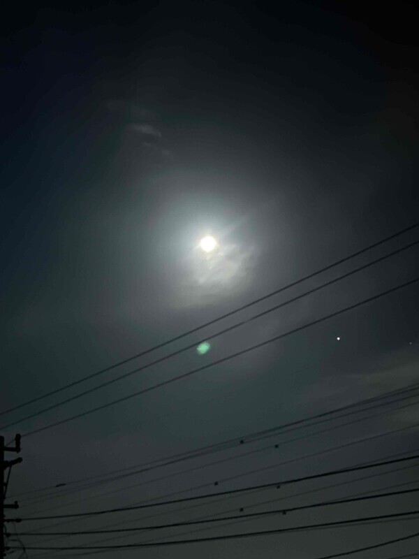 満月の名残り🌕