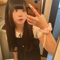 👧🏻‎📱
