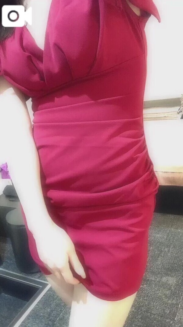 除き見えるのは👀