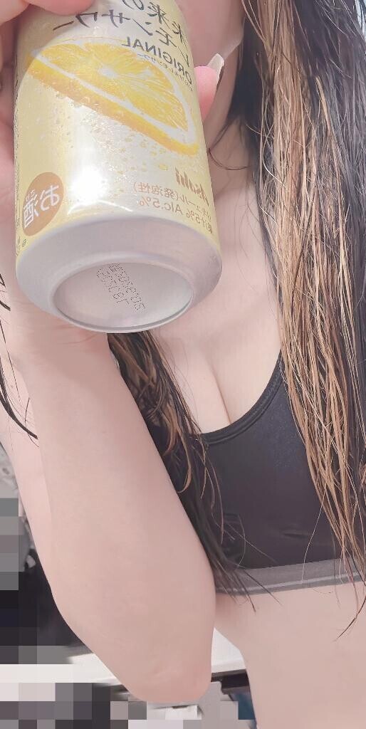 お風呂あがってパックしながら