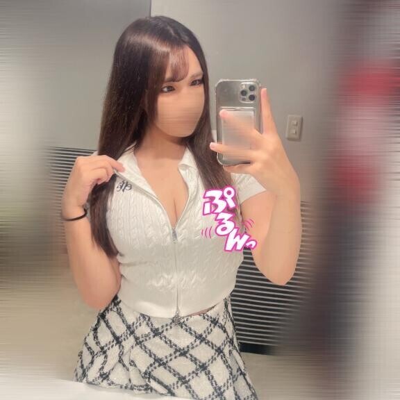 黒髪清楚系隠れ巨乳?