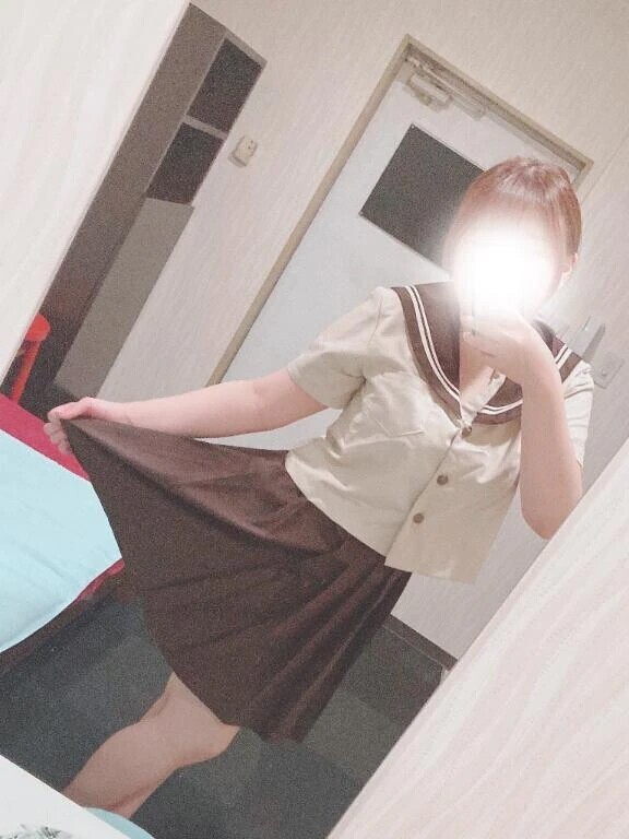 ベッドの上で待ってるね💕︎