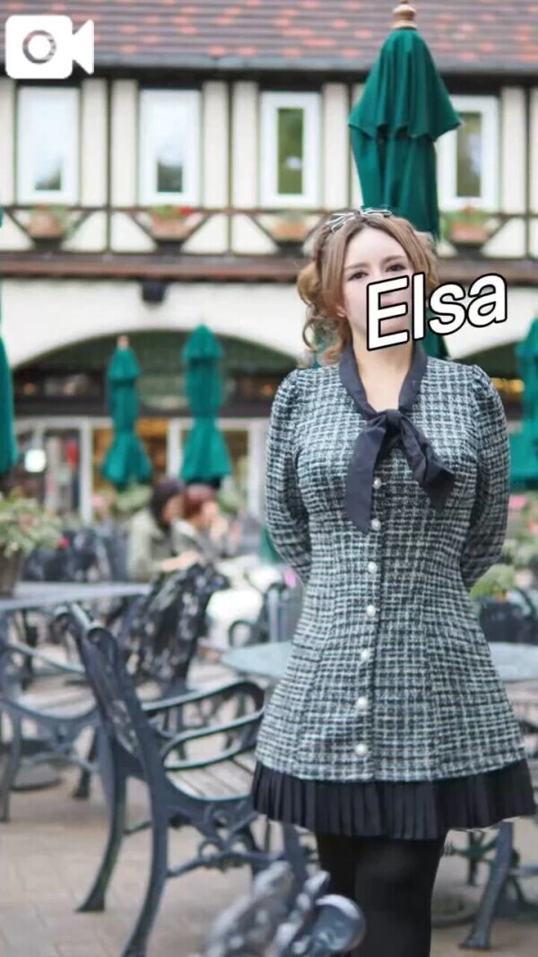 ふてぶてしい笑