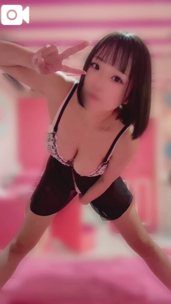 おっぱいも足も顔も見てからおやすみ🌙