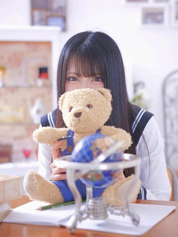 電信柱に挨拶する酔っ払い