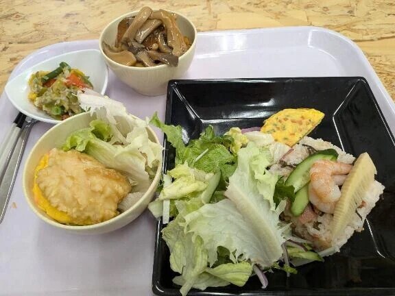 今日はとある企業の社員食堂🎎