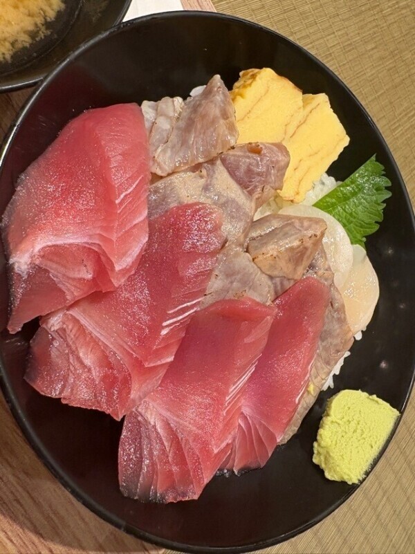 今日出勤してます