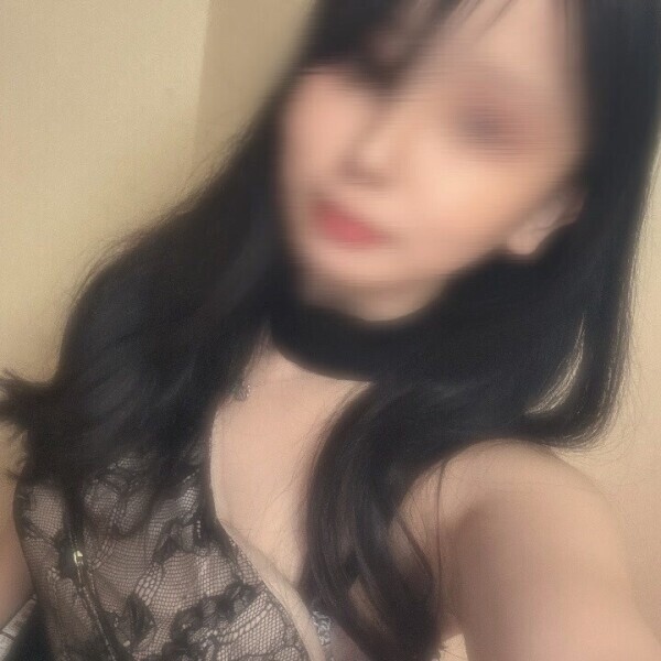 巻き髪しえる、出勤してます🩵