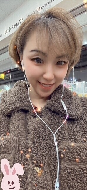 ハピネス東京🗼五反田の近くのマツキヨでボディークリームを選び中💋