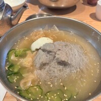 めろ