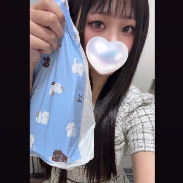 明日も16時からいます🥰