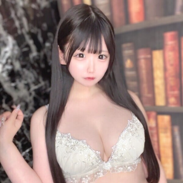ゆゆが巨乳なの忘れてない？😳