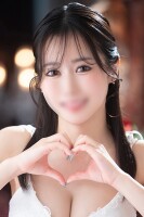 色白で透明感溢れる【水波　みなみ】さんのご紹介です。