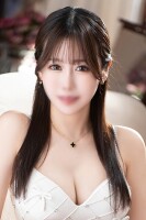 色白で透明感溢れる【水波　みなみ】さんのご紹介です。