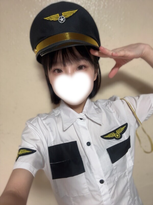 👩🏻‍🏭💞🎀