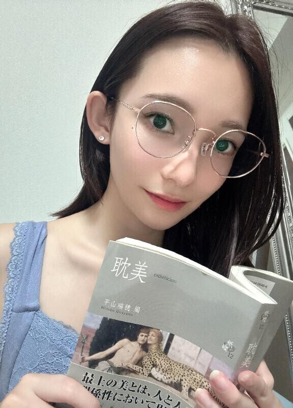 えろな文学とメガネ女子