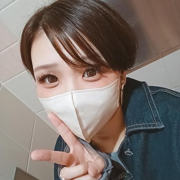 髪を切りました?