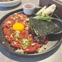 つきな