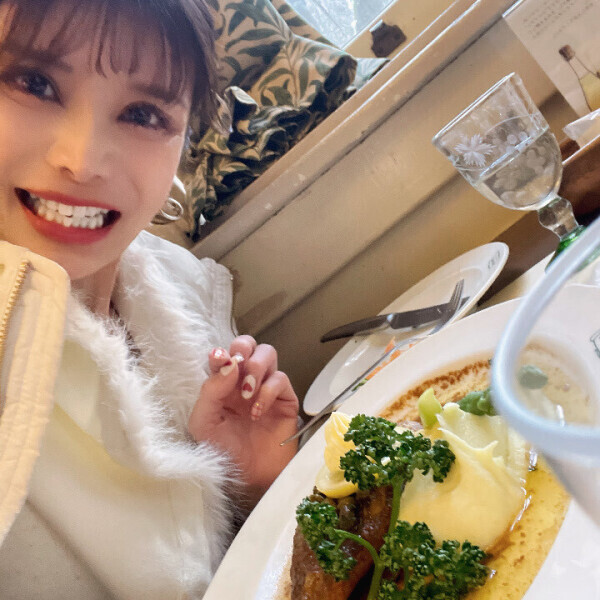 シフト提出、明日出勤しますっ😚