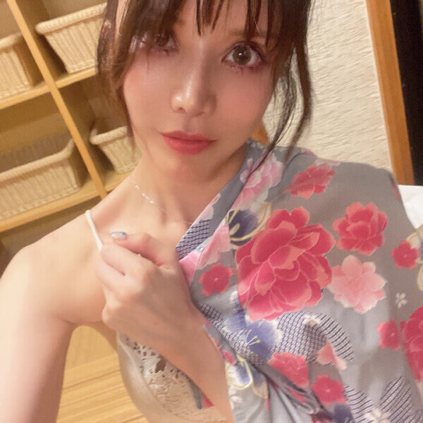 明日〜出勤します😍