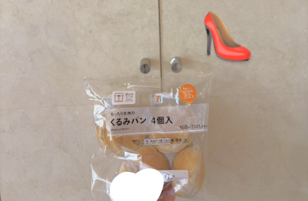 キラキラ銀色ハイヒール求