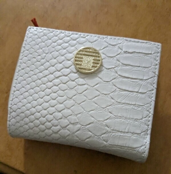 白ヘビ柄のお財布☺️