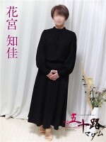 小顔でシュートカットが良くお似合いのマダムさん！