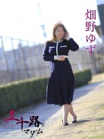 笑顔が似合う黒髪マダム!