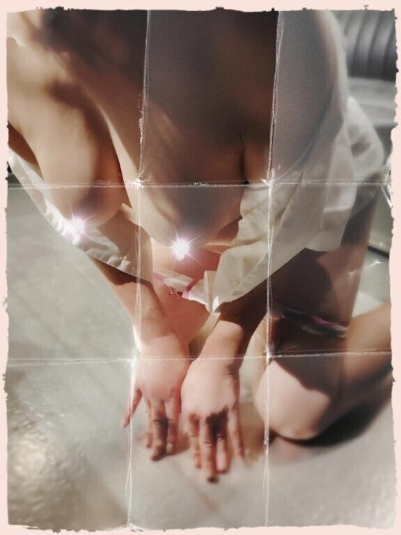 緊急速報～!!!!!!この度、私、水樹結花は【全国ミスヘブン総選挙２０２５】の『ミス』の二文字に些か胸がチクッといたしますが、ノミネートされたことをご報告いたします。去年もノミネートされたようですが、全く活動もせず投票日も順位も知らずに終わりましたので、今年はささやかながら５０代最後の思い出として『投活』に全力投球！とは言っても何をしていいのかわからずじまいで幕が閉じるかとしれませんが、楽しみたいと思っております！ので、応援、声援をよろしくお願いいたします。