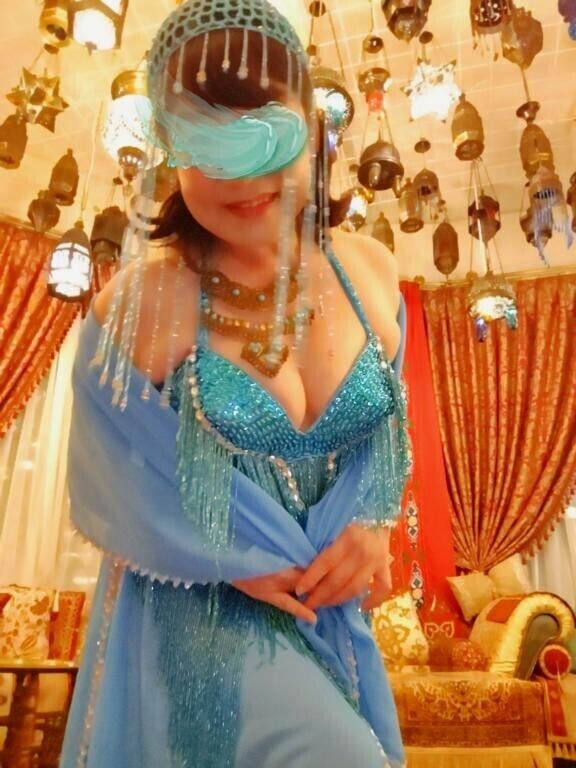 鴨川駅から車で10分……アラビ◯ンアートホテルは小高い丘の白いお城。扉を開くと……そこにはアラビアンナイトの世界が広がります。鴨川ではありません！アラビアです……ではでは、特急わかしおで行くアラビアのプリンセスに会いに行くとしましょう。