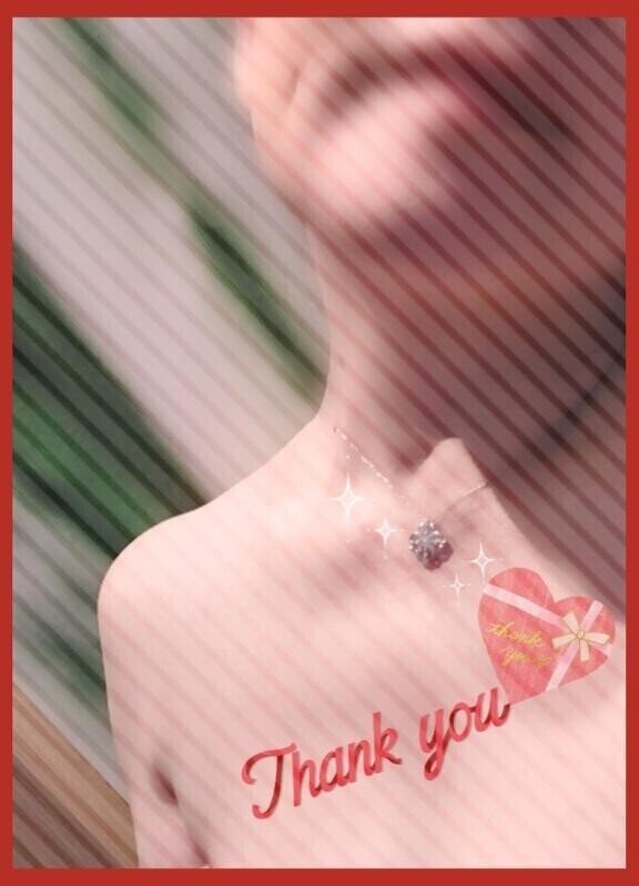 今朝の日記の中吊りエロ写とは打って変わって……今回は『水樹ベーカリー』美味しそうなお手製サンドイッチが並びます……またゴージャスなネックレスをいただき、それを首元に光らせながら、、、〇〇チャンと別れて『シァル横浜・ト◯キャットベーカリー』へ行く。ずっと行きたくて、行ったけど迷子になったり……たどり着いたけど混雑のため床の猫の足跡は発見できず……ベーグルもなく……ミニバケットひとつを抱えて帰宅途中でございますにゃー(ΦωΦ)横浜高◯屋店内を歩く人たちのなんてオシャレで素敵なこと！目にするものどれもが可愛くて、ウキウキと足取りも軽くなると心も軽やかに……。明日の朝は早起きをして野菜たっぷりのバケットサンドでも作ろうか。。