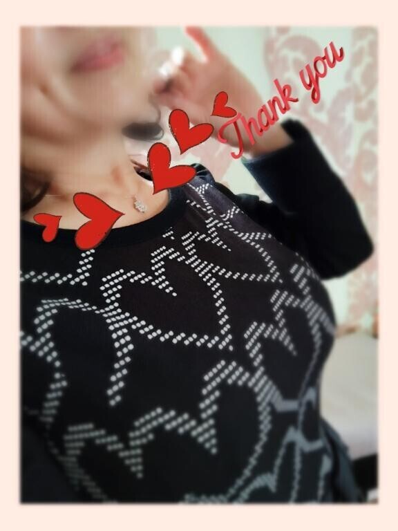 『今日、厚木に来れますか。』昨日の朝はいつも通りに家を出るはずが……こんなに胸がキュンとなるメッセージが届いたら……どうですか。なんの前ぶれもなく突然に『会いたいと…。』スマホごと抱きかかえて考えること数秒(笑)予約がないことを確認すると『行きますよ～！』と即答、電車に飛び乗ったのでした＼(^o^)／　だって、嬉しいじゃないですか♪こんな私に遠方だからこそ勇気がいったと思うのに素直に率直な気持ちを伝えてくれたこと、私は嬉しいですょ＼(^o^)／　お店はないけれど、こうしていつまでも続くご縁と絆に感謝感謝です。◯◯さんありがとうね！またね！