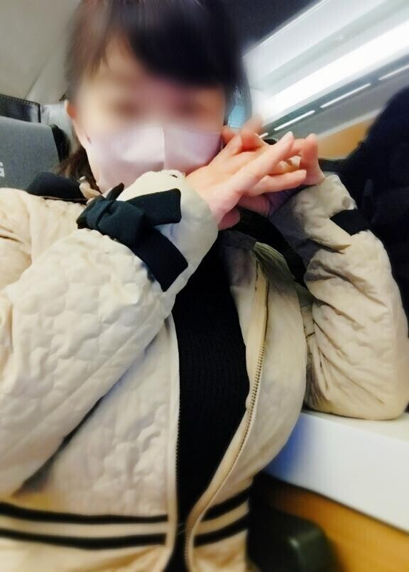 『秋眠暁も黄昏も覚えず』と詠んだのは…水樹結花です！秋は眠くて眠くて朝になったのも夜になったのもわからずに夢の中……。そして、目覚ましをセットせず起きたら時遅し……