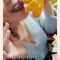 大人のポエム付き♪小刻みに身体を震わす義父の太股に右腕を回す嫁の結花は、キン◯マ袋を手のひらで包むようにゆっくりと転がせ、その引き締まったアナルに時計回りに『のの字』を描きながら丁寧に舐めた……シワの一本一本までも伸ばすように。   『こ、こんなに気持ちいいのは久しぶ……いや、初めてだ…。お義母さんも上手だが……結花、結花…お前って女は………一体…。』  