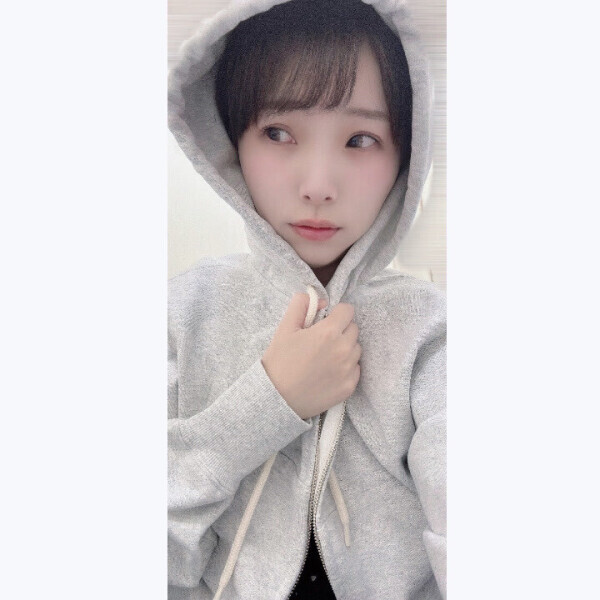 隣にいるのは…