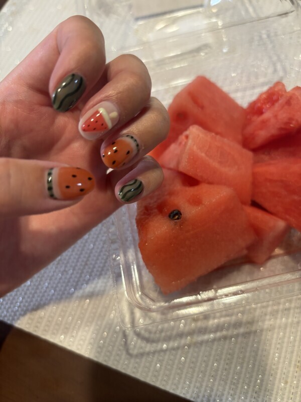 好きなのは爪の上に