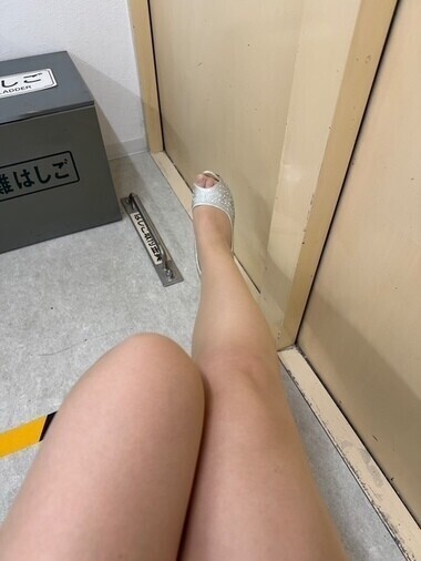 ヒールで追い打ち👠